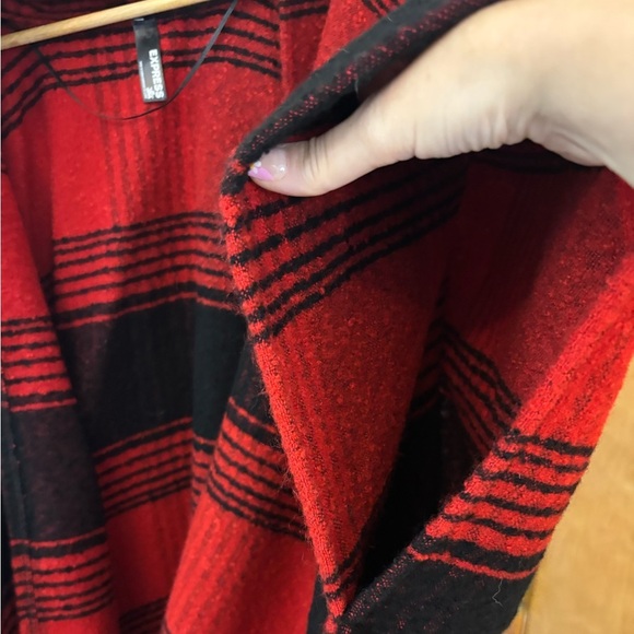 Express Red & Black Plaid Boucle Knit Hooded Open Front Poncho - Picture 5 of 7